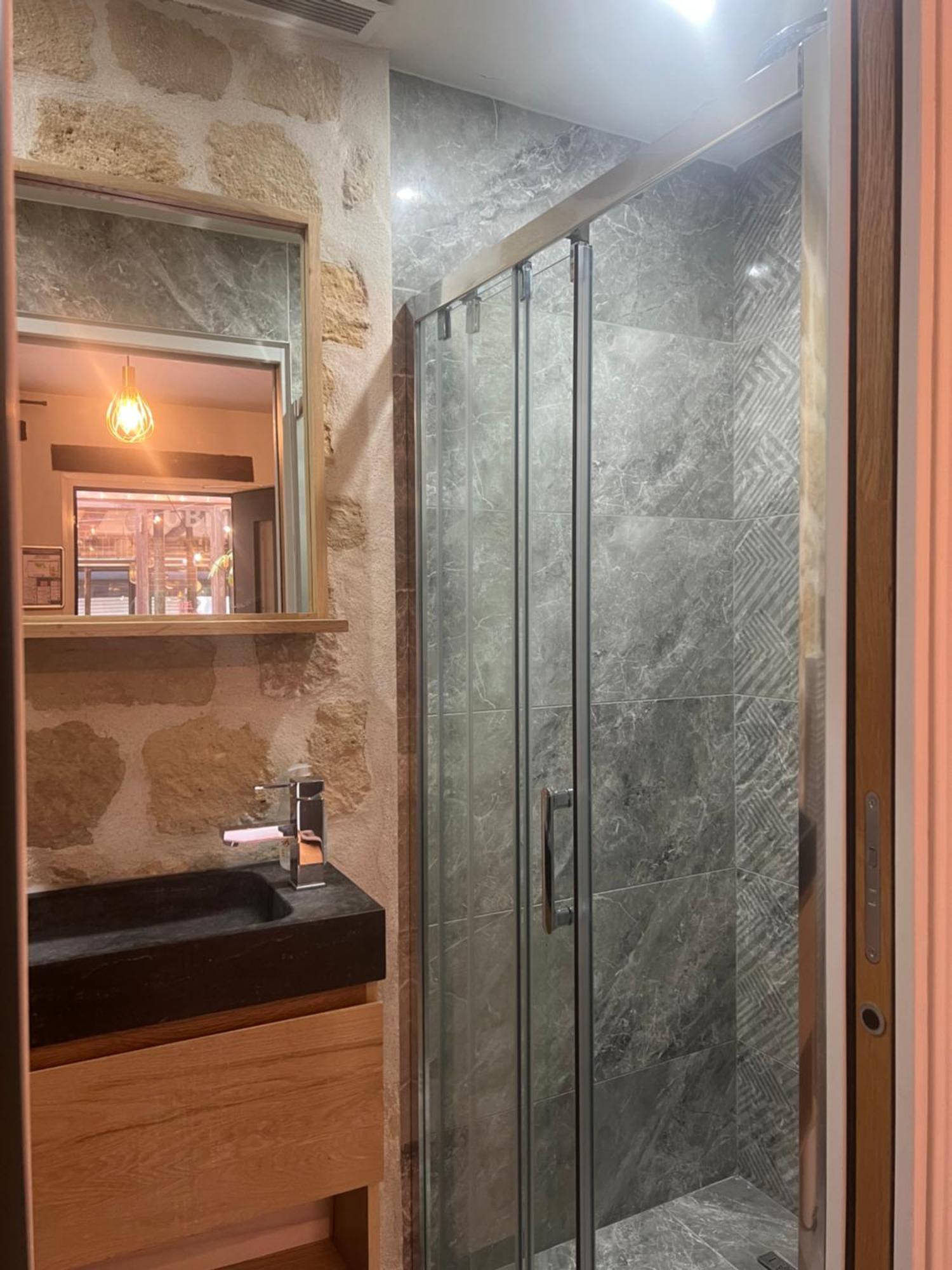 Fraternity-hotel Hostal *